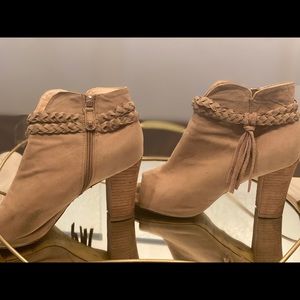 Grey tone Tan suede Booties Size 10.5